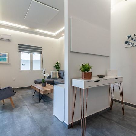 Misty Grey Apartment Near City Centre 伊拉克利翁 外观 照片
