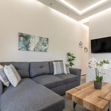 Misty Grey Apartment Near City Centre 伊拉克利翁 外观 照片