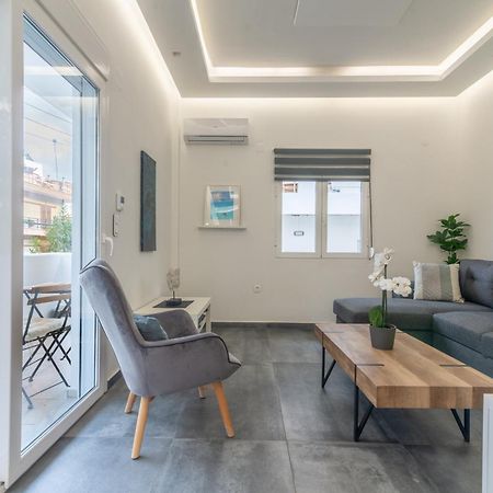 Misty Grey Apartment Near City Centre 伊拉克利翁 外观 照片