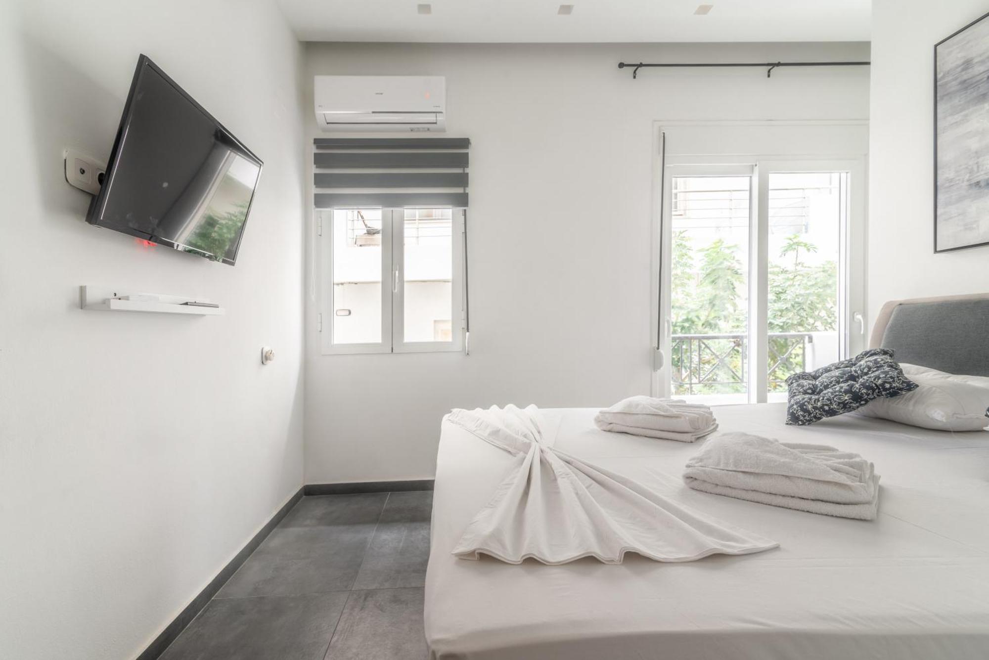 Misty Grey Apartment Near City Centre 伊拉克利翁 外观 照片