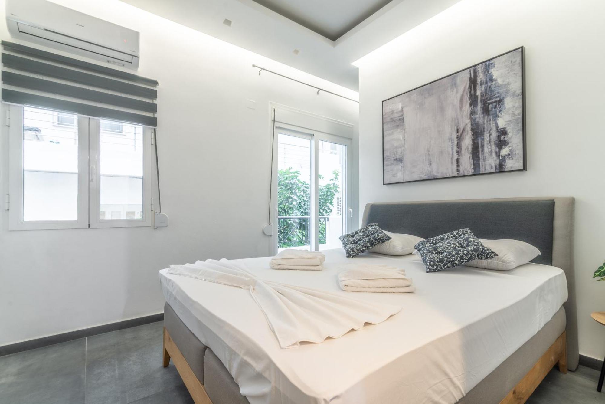 Misty Grey Apartment Near City Centre 伊拉克利翁 外观 照片