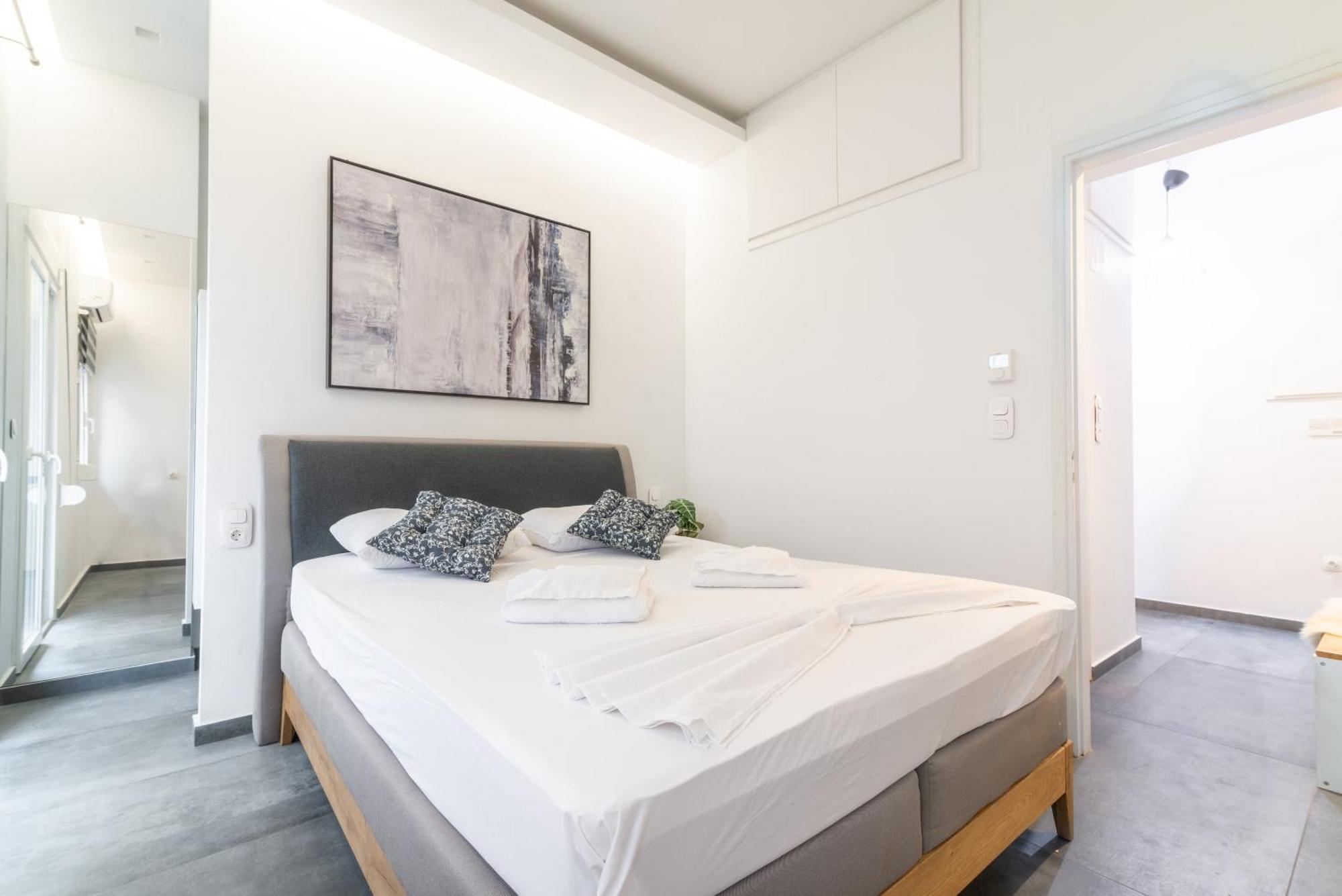 Misty Grey Apartment Near City Centre 伊拉克利翁 外观 照片
