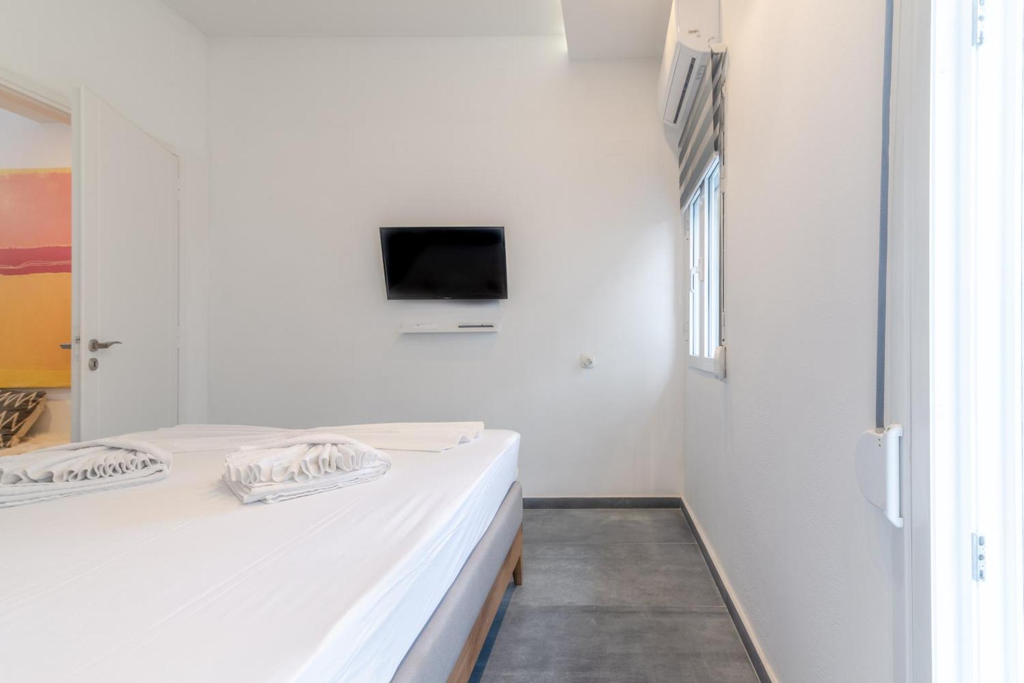 Misty Grey Apartment Near City Centre 伊拉克利翁 外观 照片